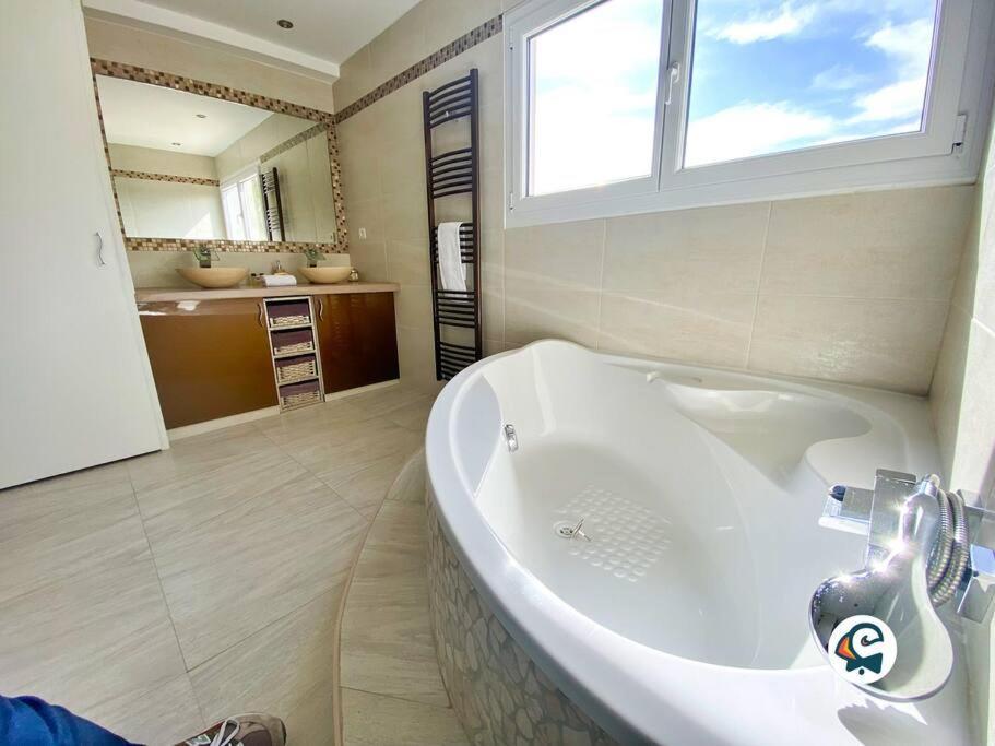Magnifique Villa Piscine Proche Nice La Trinite Ngoại thất bức ảnh
